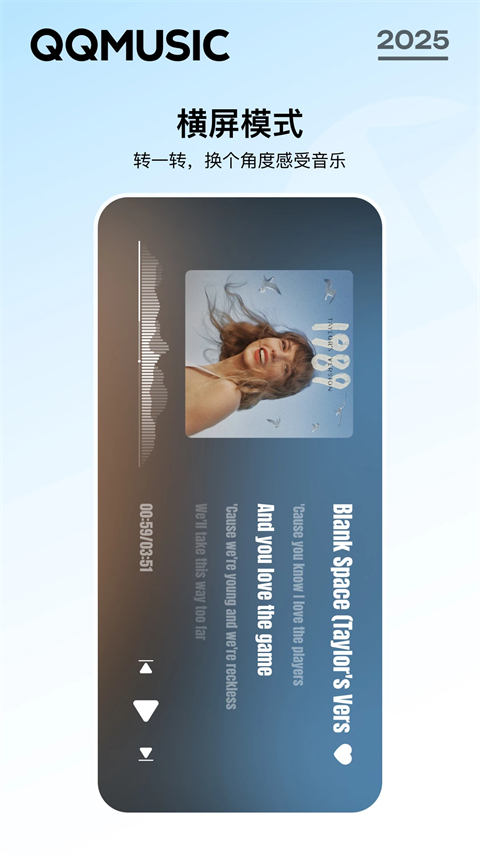 秋日银杏叶堆中打滚的柴犬壁纸